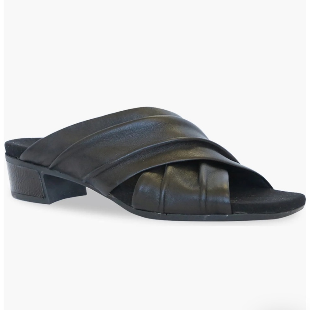 Munro Lee Black Lamb Leather Slide Sandal